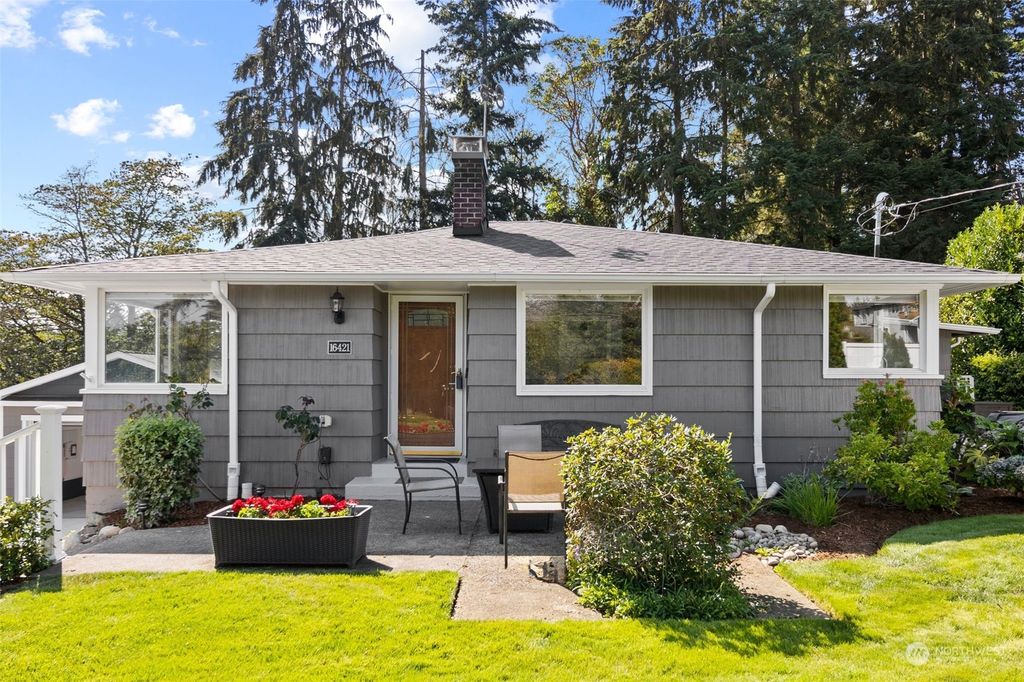 Photo of 16421 11th Avenue SW, Burien, WA 98166 (MLS # 2271975)