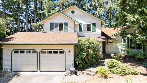 Photo of 36521 25th Avenue S, Federal Way, WA 98003 (MLS # 2548225)