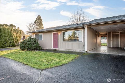 Photo of 2 Burdick Place #C/D, Longview, WA 98632 (MLS # 2468802)