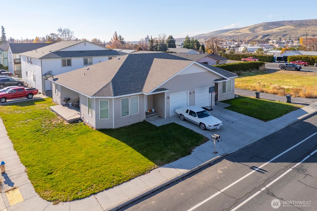 Photo of 410 /412 NE 3rd Avenue, Ephrata, WA 98823 (MLS # 2457401)