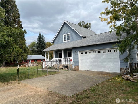 Photo of 517 D Street, Vader, WA 98593 (MLS # 2581916)
