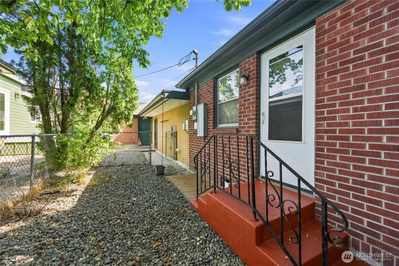 2216 Elizabeth Street