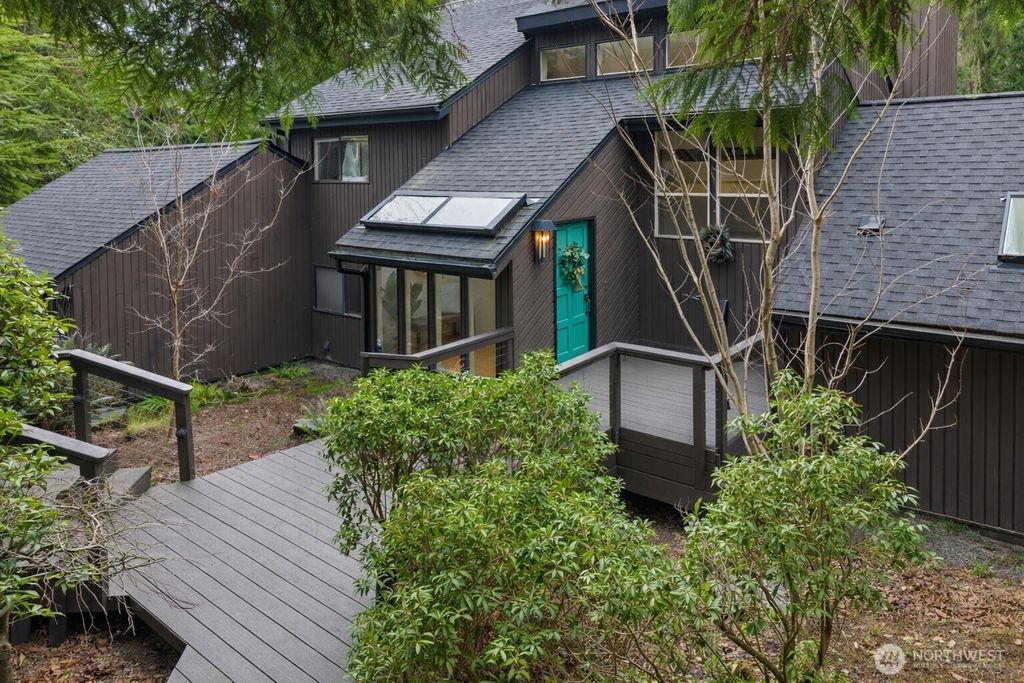 Photo of 15457 256th Avenue SE, Issaquah, WA 98027 (MLS # 2490457)