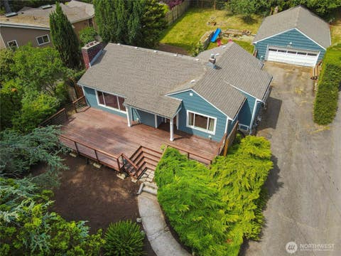 Photo of 203 N 34th Street, Bellingham, WA 98225 (MLS # 2552555)