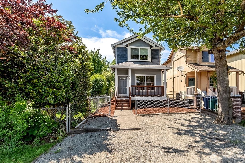 Photo of 10049 17th Avenue SW, Seattle, WA 98146 (MLS # 2386205)