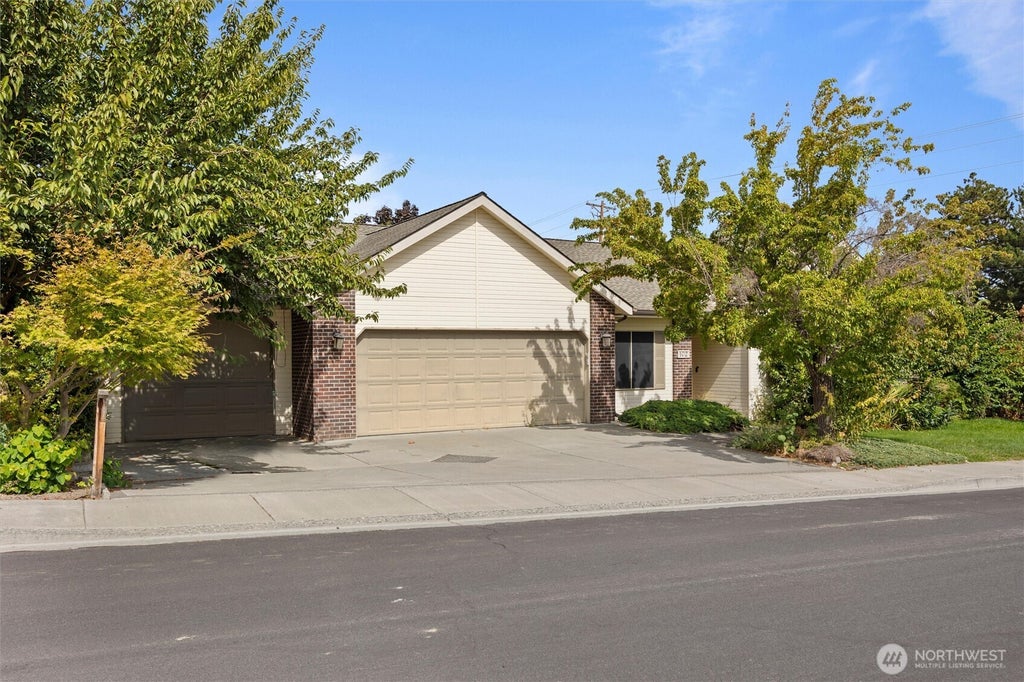 Photo of 102 View Meadows Court, Richland, WA 99352 (MLS # 2581410)