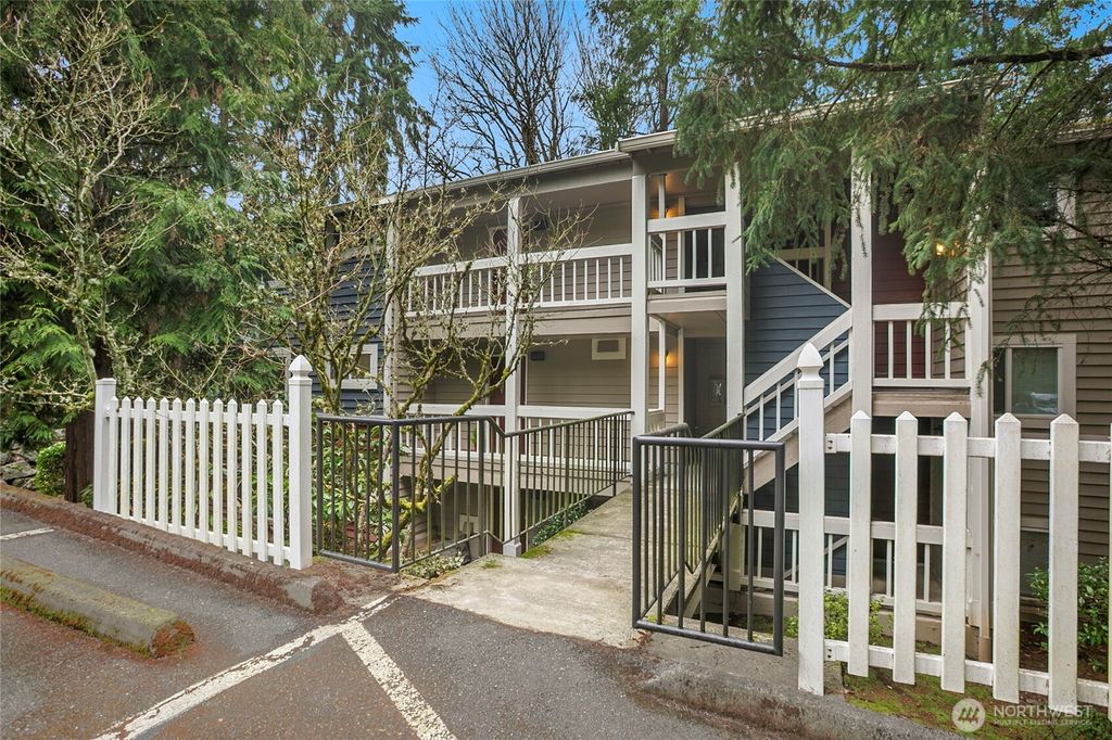 Photo of 15246 SE 43rd Ct #G201, Bellevue, WA 98006 (MLS # 2484965)