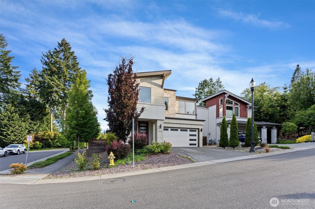 Photo of 13695 NE 100th Court, Kirkland, WA 98033 (MLS # 2389073)