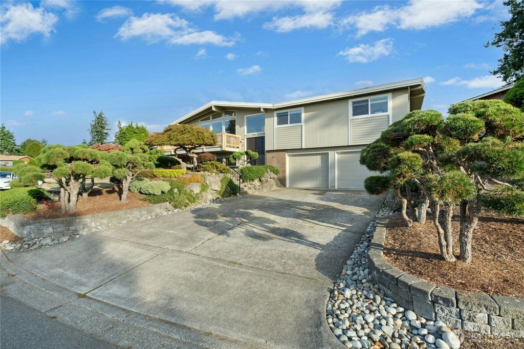 Photo of 4460 141st Avenue SE, Bellevue, WA 98006 (MLS # 2443132)