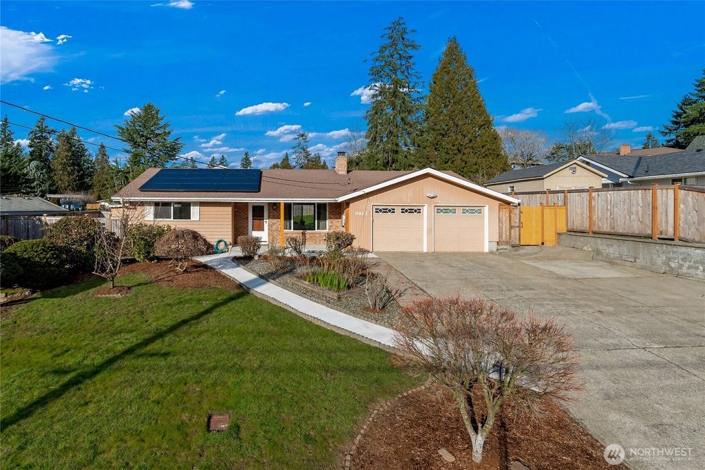 Photo of 9812 S 212th St St, Kent, WA 98031 (MLS # 2486135)