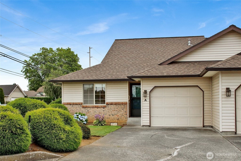 Photo of 714 19th Street #A, Lynden, WA 98264 (MLS # 2548352)