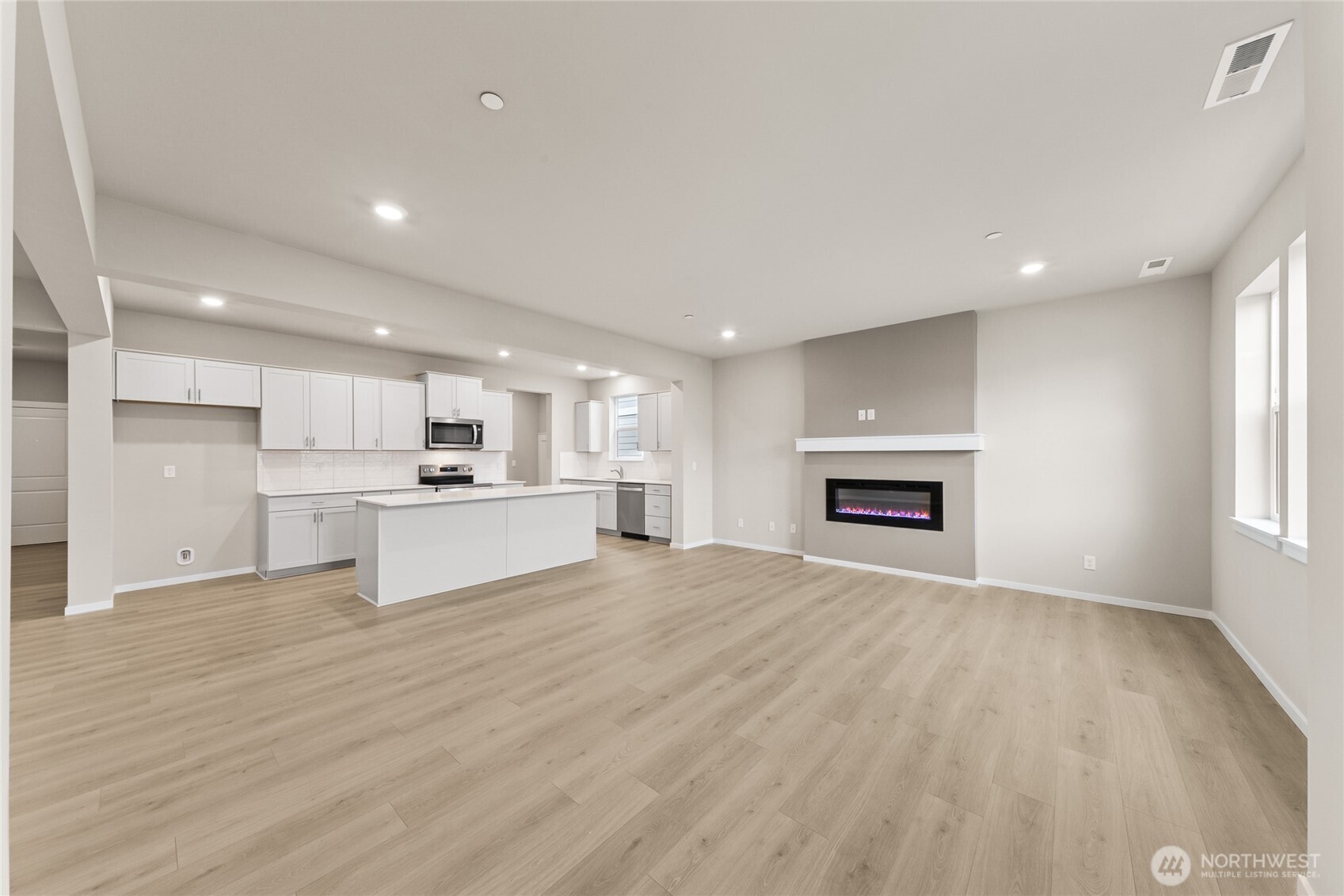 14929 202nd Avenue E 696