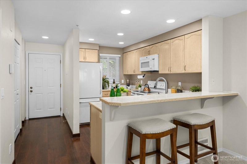 15917 Waynita Way NE E202