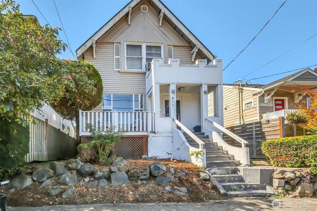 Photo of 911 Martin Luther King Jr Way, Seattle, WA 98122 (MLS # 2436679)