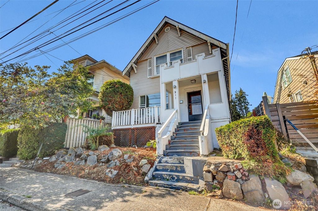 Photo of 911 Martin Luther King Jr Way, Seattle, WA 98122 (MLS # 2436679)