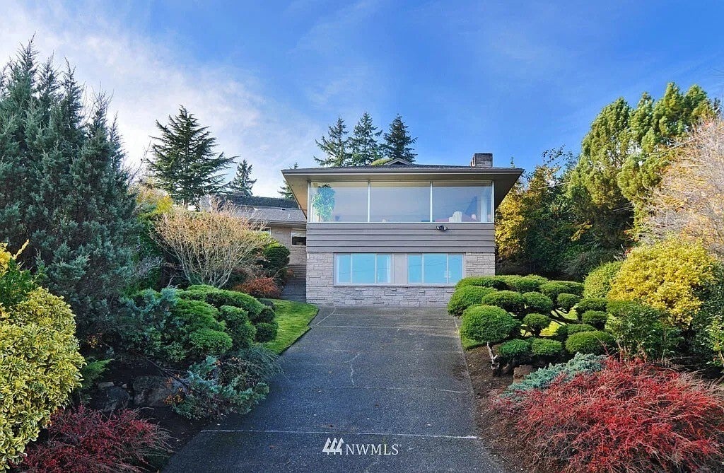 Photo of 10719 Exeter Avenue NE, Seattle, WA 98125 (MLS # 2596873)