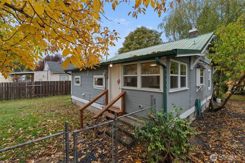 Photo of 212 W 6th Street, Centralia, WA 98531 (MLS # 2517190)