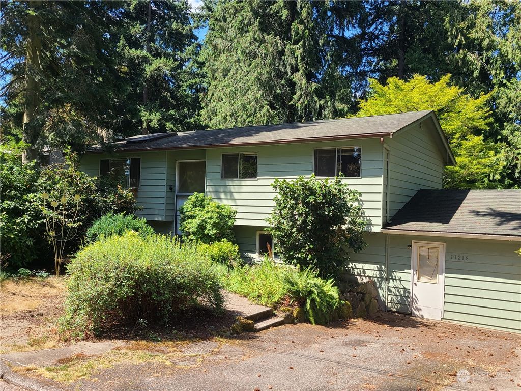 Photo of 11219 115th Place NE, Kirkland, WA 98033 (MLS # 2151397)