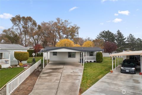 Photo of 2240 W Broadway Avenue #129, Moses Lake, WA 98837 (MLS # 2460511)