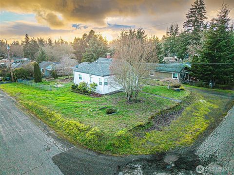 Photo of 2509 NE Franklin Street, Bremerton, WA 98310 (MLS # 2465735)