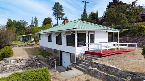 Photo of 121 SW State St ST, Tonasket, WA 98855 (MLS # 2579432)