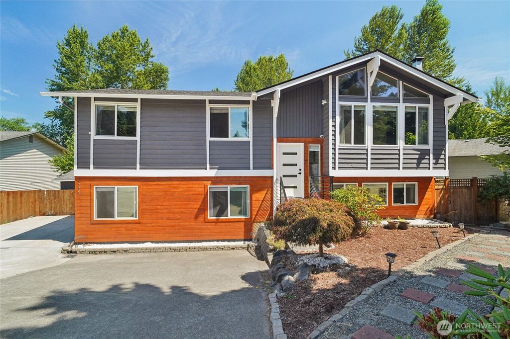 Photo of 14602 SE 274th Street, Kent, WA 98042 (MLS # 2409754)