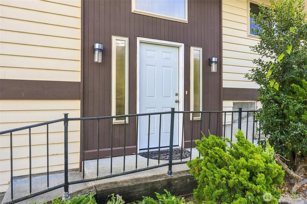 Photo of 1462 SE Camano Drive, Camano Island, WA 98282 (MLS # 2582066)