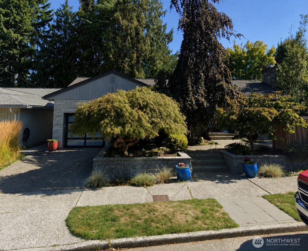 Photo of 7308 47th Avenue NE, Seattle, WA 98115 (MLS # 2557606)