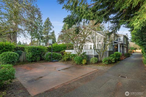 Photo of 7626 NE 8th Street, Medina, WA 98039 (MLS # 2542238)