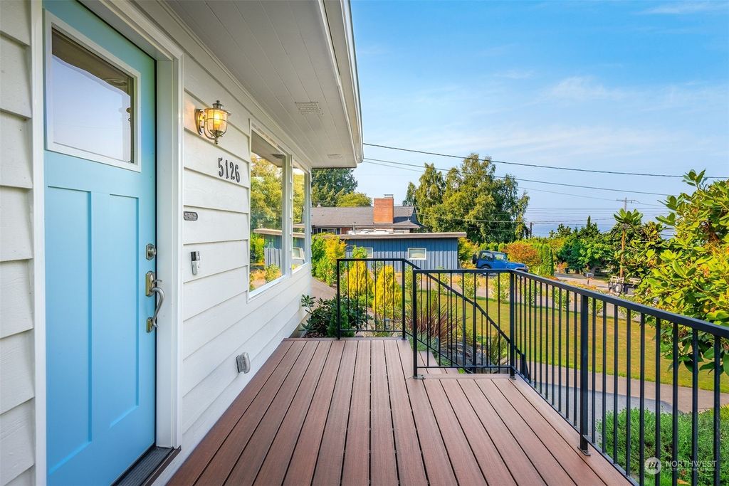 Photo of 5126 Seaview Way, Everett, WA 98203 (MLS # 2154391)