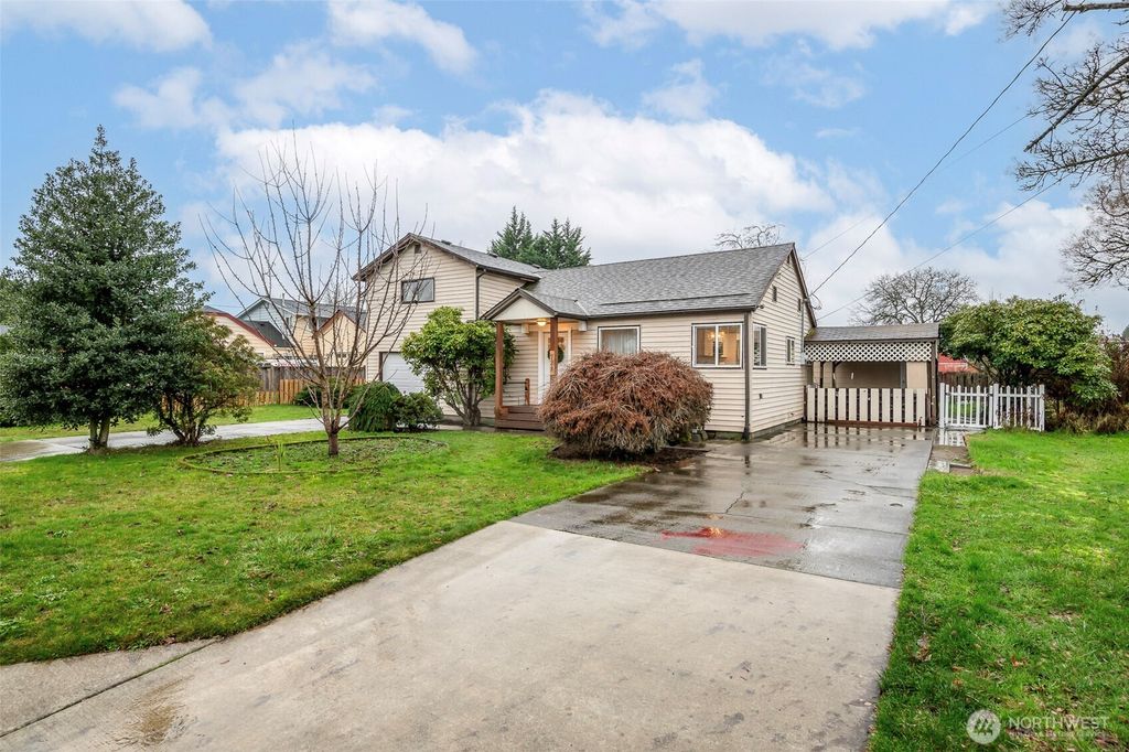 Photo of 728 15th Street NW, Puyallup, WA 98371 (MLS # 2459247)