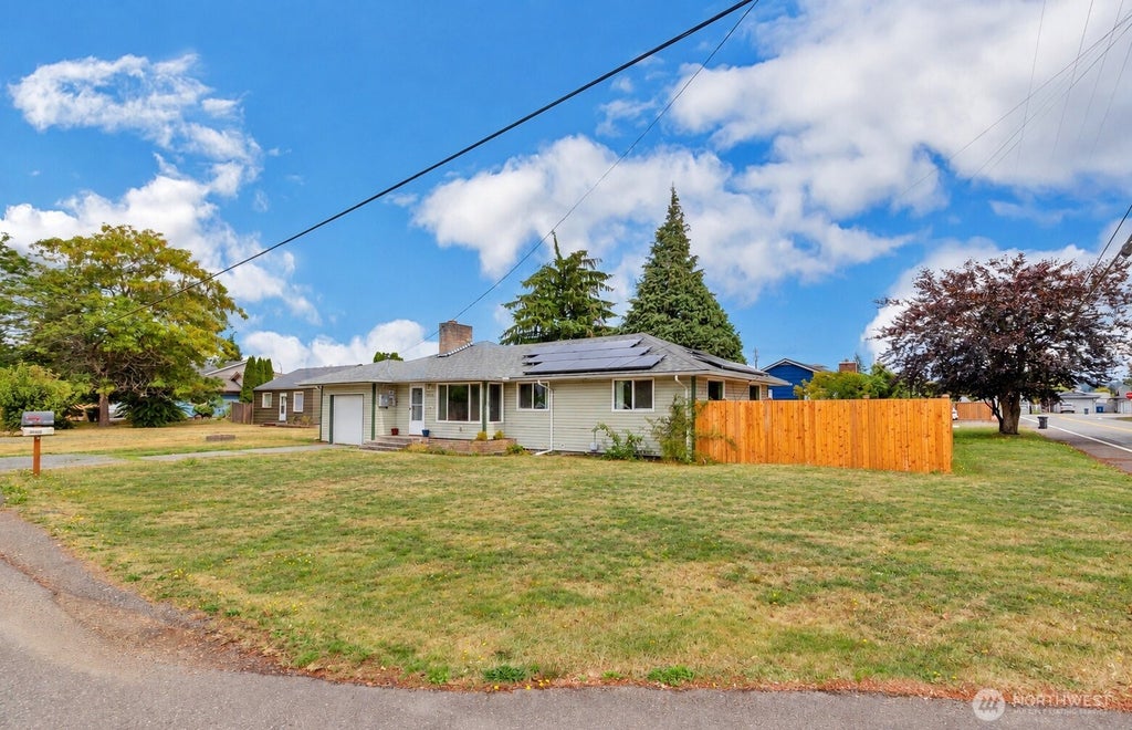 Photo of 9205 50th Avenue NE, Marysville, WA 98270 (MLS # 2577811)