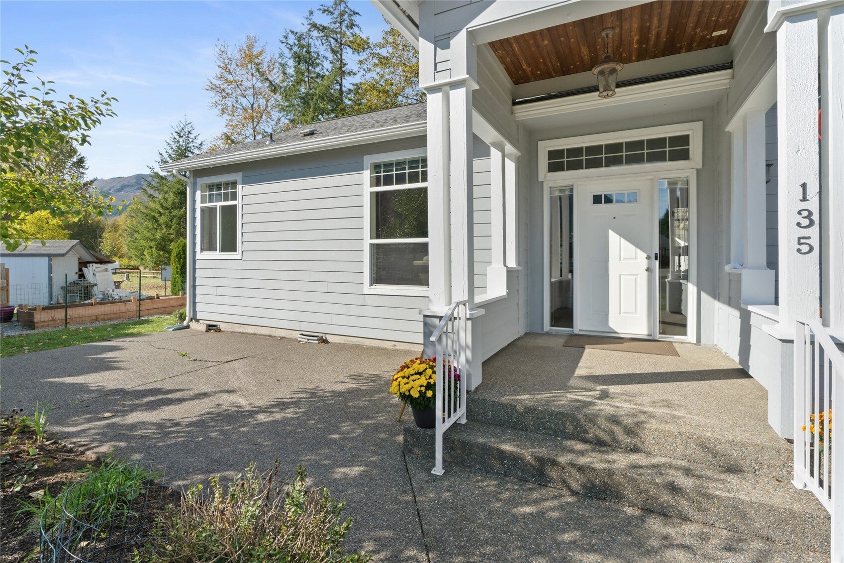 135 River Way