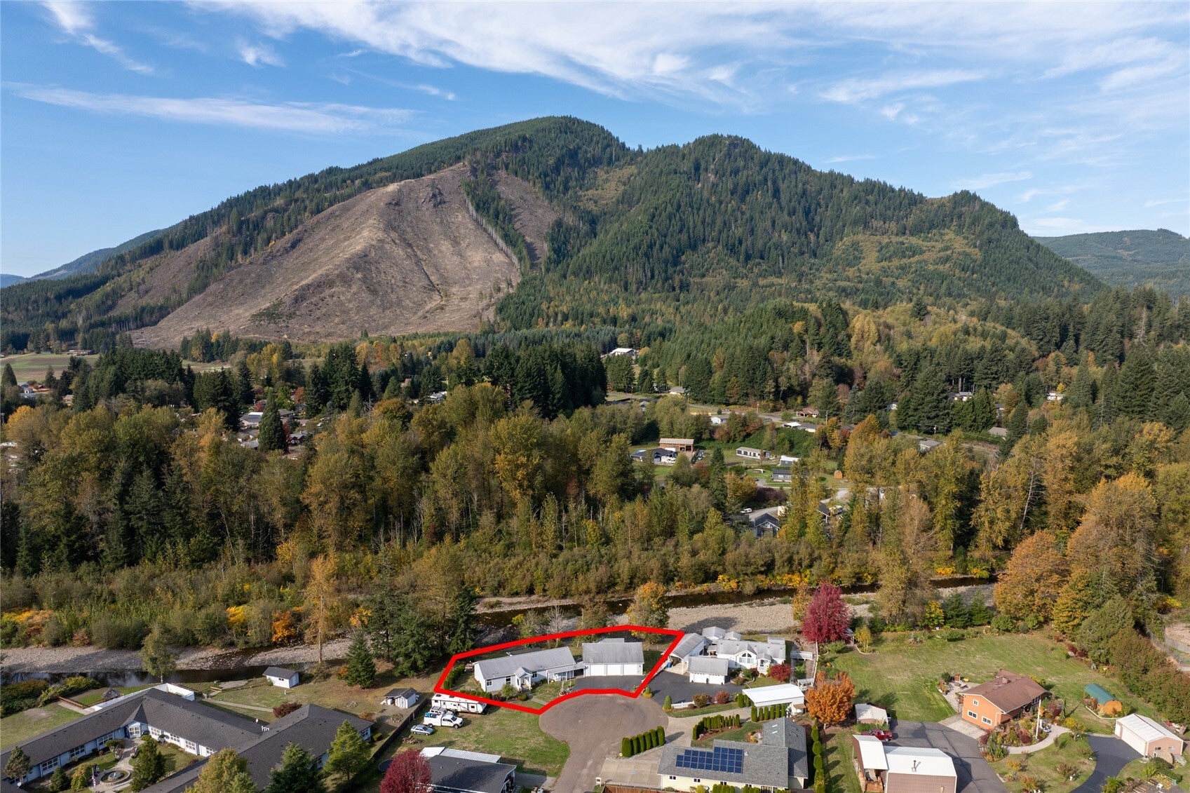 135 River Way