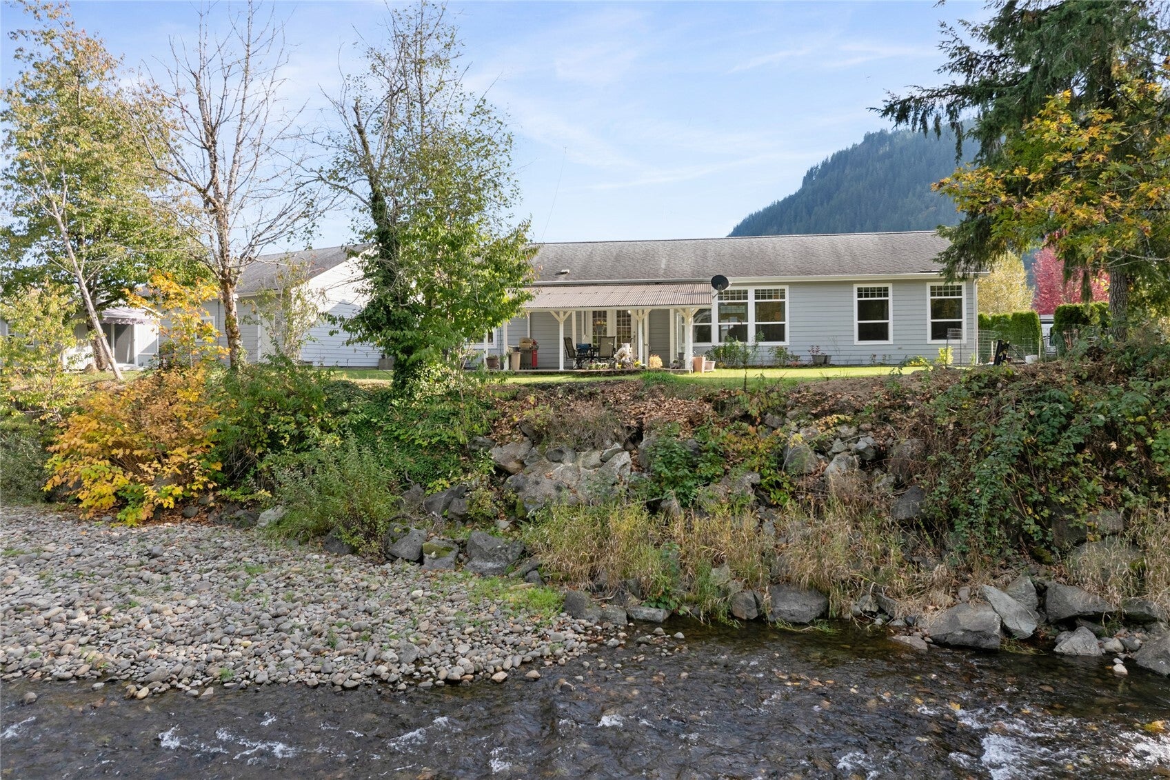 135 River Way