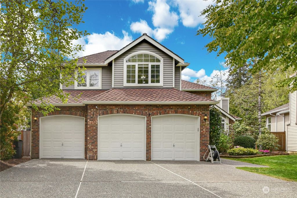 Photo of 22705 SE 27th Street, Sammamish, WA 98075 (MLS # 2206138)
