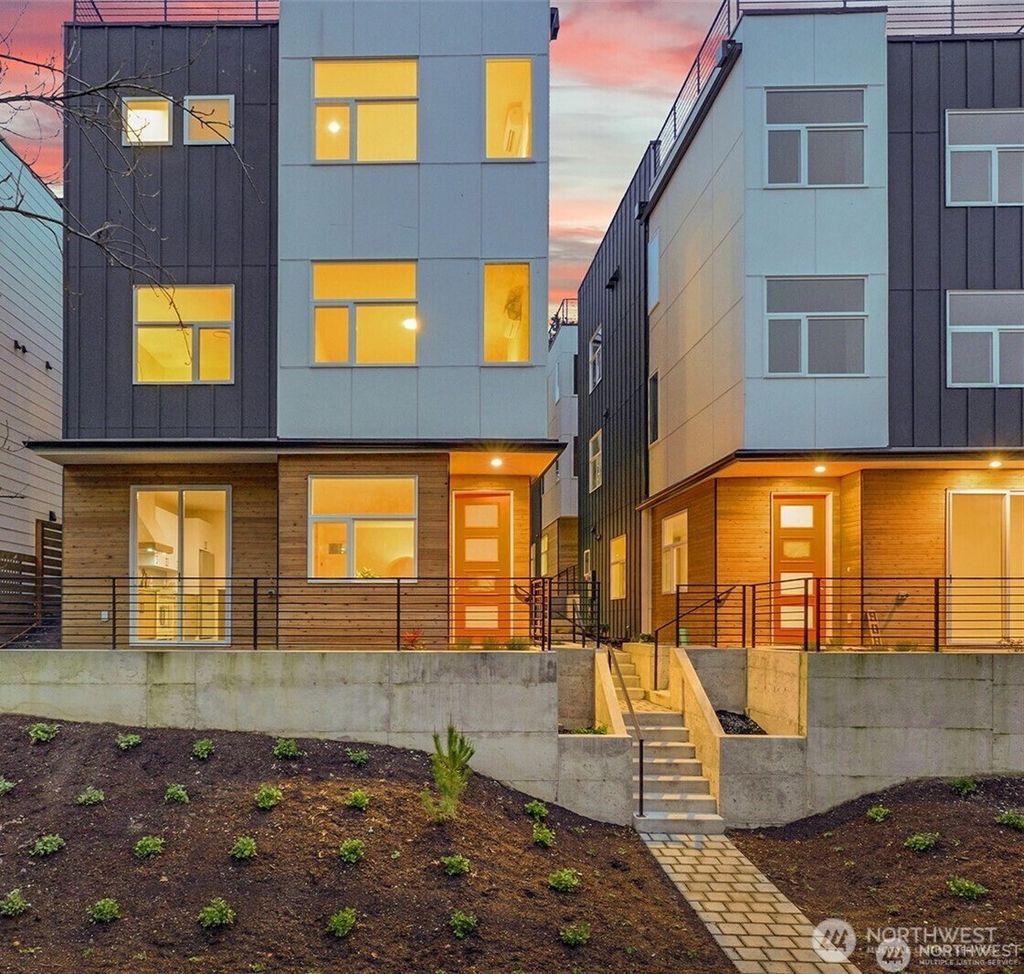 Photo of 910 15th Avenue, Seattle, WA 98122 (MLS # 2466259)