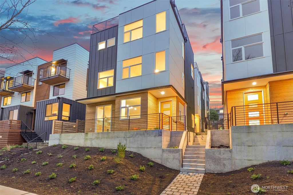 Photo of 910 15th Avenue, Seattle, WA 98122 (MLS # 2466259)