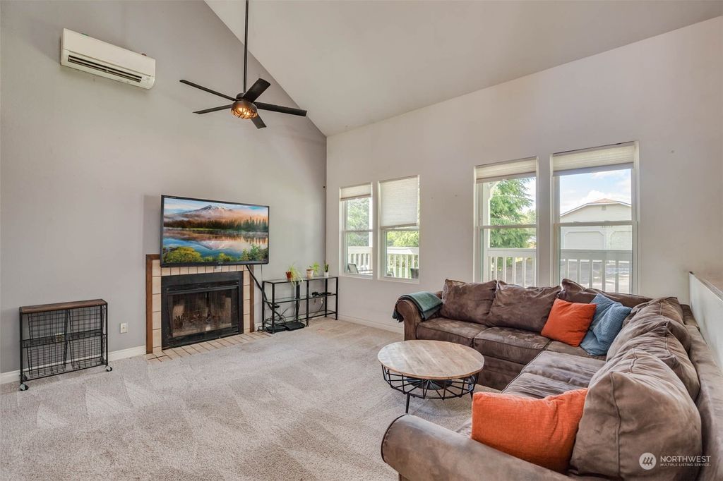Photo of 12011 SE 252nd Place, Kent, WA 98030 (MLS # 2230927)