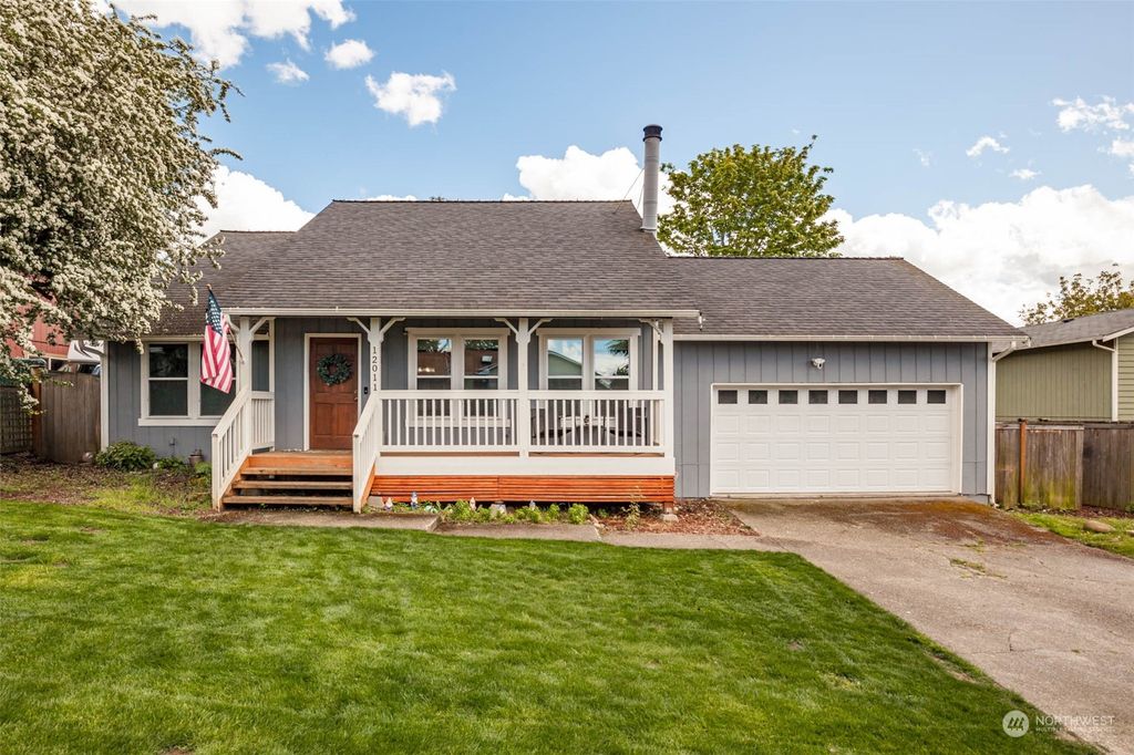 Photo of 12011 SE 252nd Place, Kent, WA 98030 (MLS # 2230927)