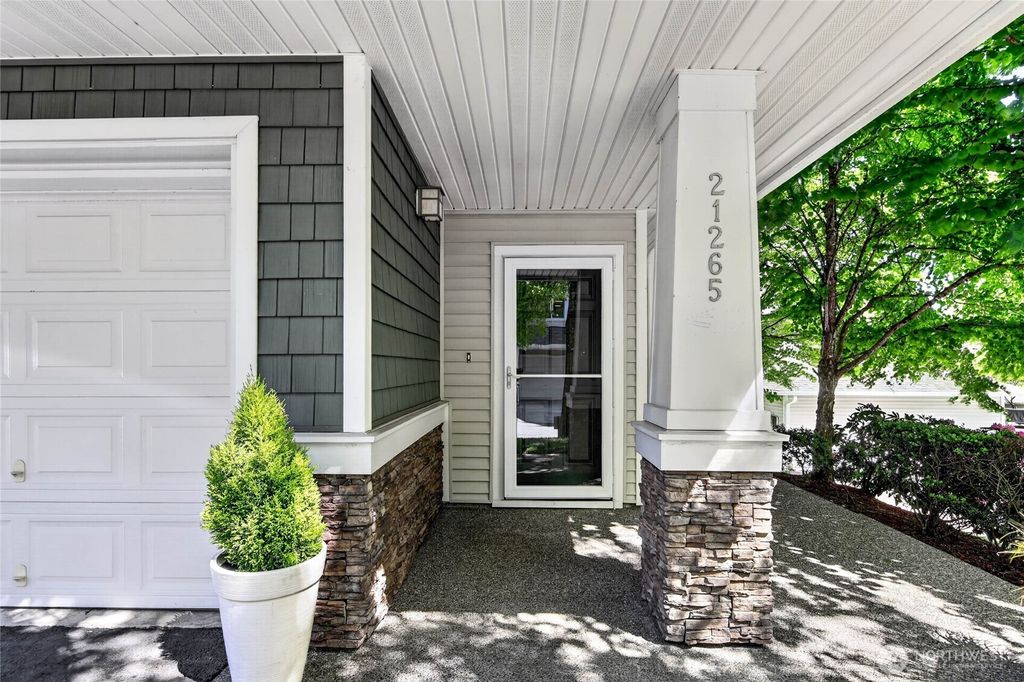 Photo of 21265 40th Way S #F, SeaTac, WA 98198 (MLS # 2522839)