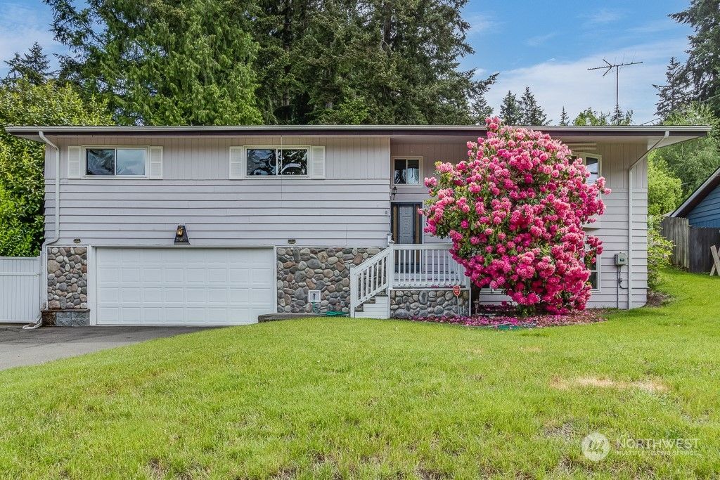 Photo of 29824 8th Avenue S, Federal Way, WA 98003 (MLS # 2240991)