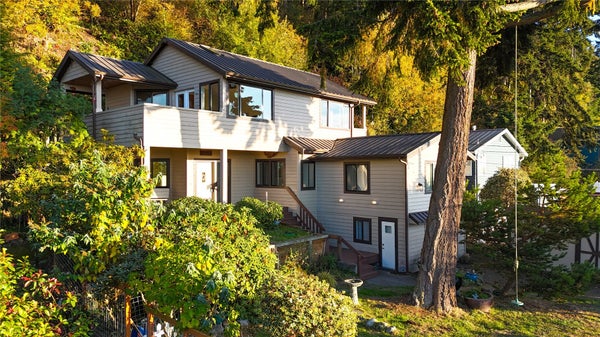 3659 SHOREWOOD AVE, GREENBANK, WA 98253 - Image c8f7a9b682cddf567a83fca8032489cd/3328113265