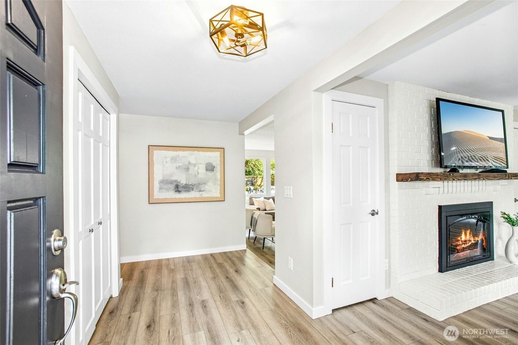 Photo of 12314 SE 96th Place, Renton, WA 98056 (MLS # 2368798)