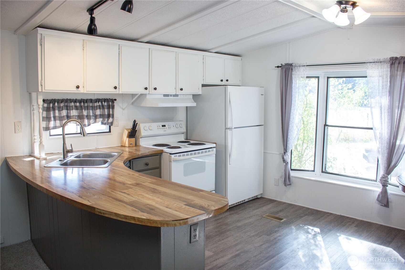 Yelm, Washington 98597, United States, 2 Bedrooms Bedrooms, ,1 BathroomBathrooms,Residential,Active,182603