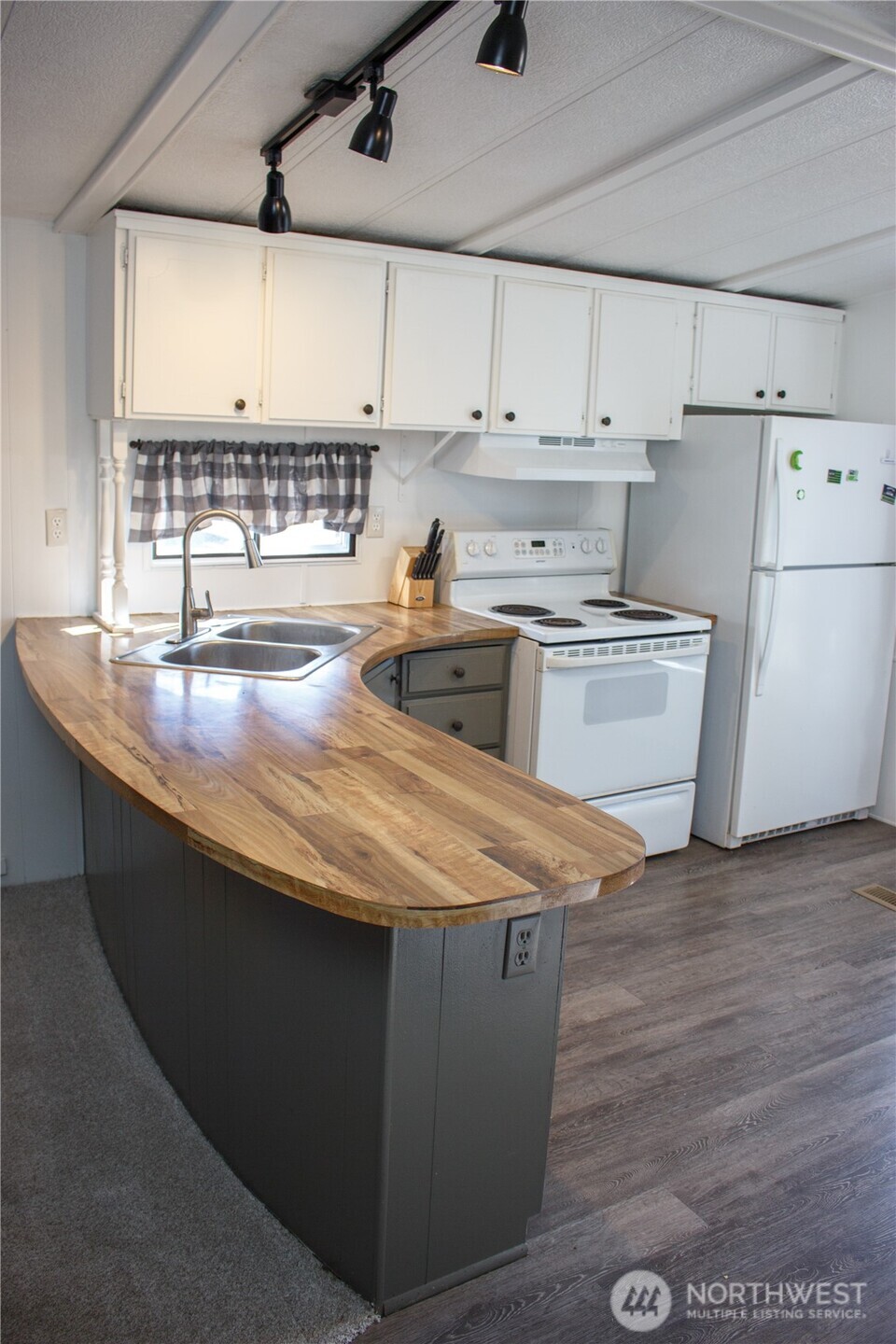 Yelm, Washington 98597, United States, 2 Bedrooms Bedrooms, ,1 BathroomBathrooms,Residential,Active,182603