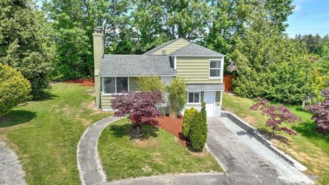 Photo of 2000 S Edmunds Street, Seattle, WA 98108 (MLS # 2529159)