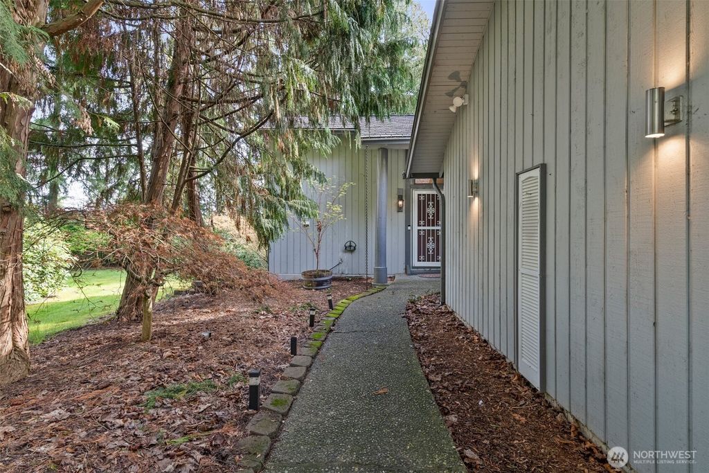 Photo of 6628 159th Avenue NE, Redmond, WA 98052 (MLS # 2358349)