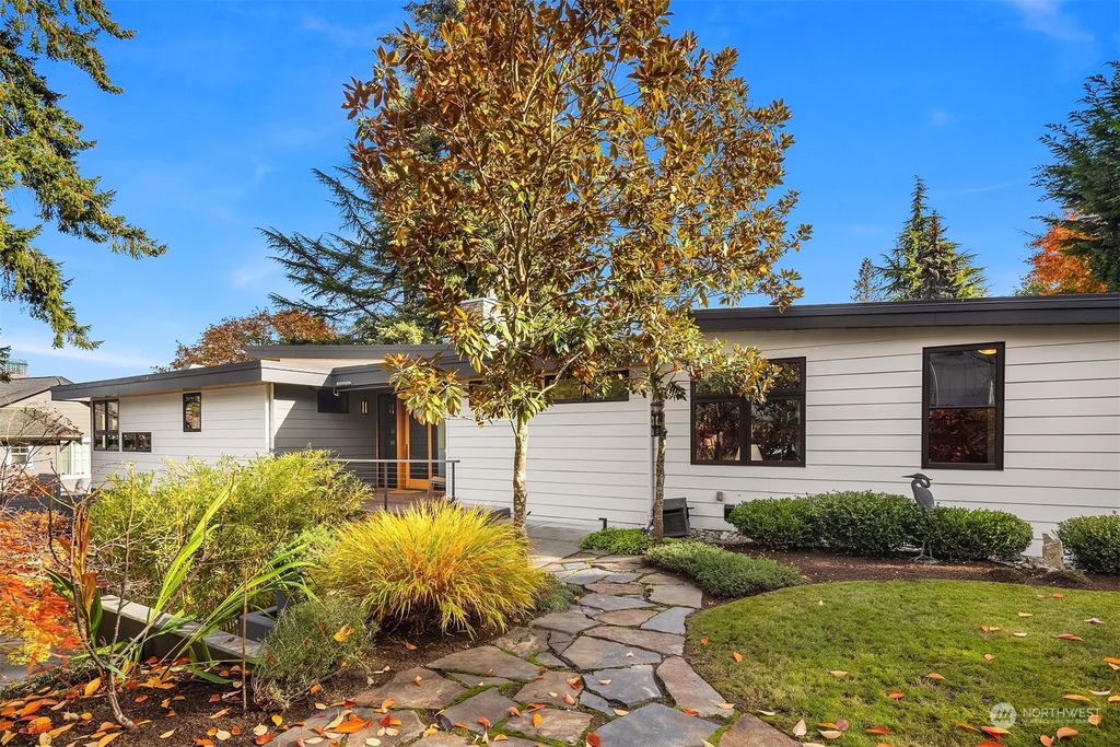 Photo of 826 101st Avenue SE, Bellevue, WA 98004 (MLS # 2309856)