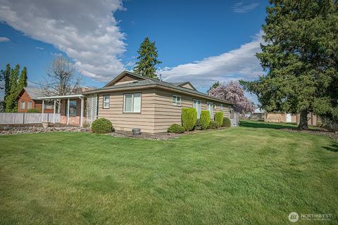 Photo of 318 NE Lambert Avenue, College Place, WA 99324 (MLS # 2497955)